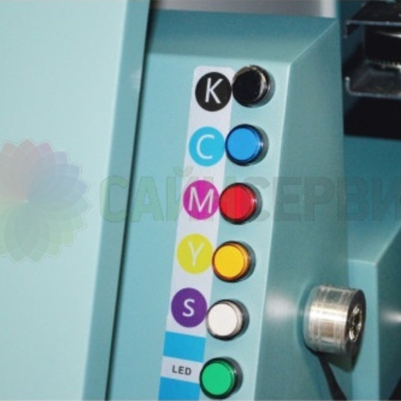 В зоне обслуживания раполагается классическая панель кнопок прочистки головок по цветам